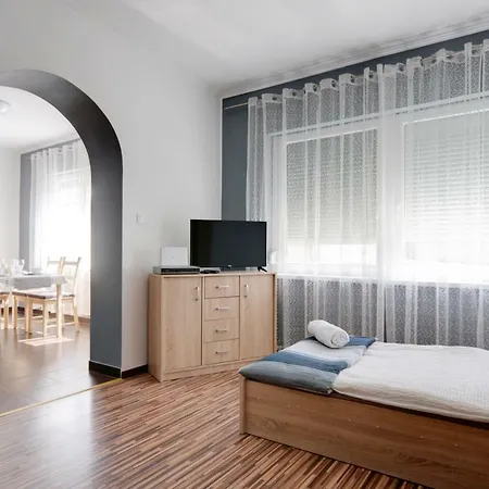 Kismarci Apartman I. 公寓