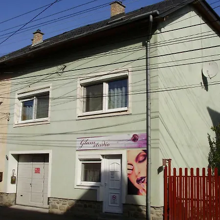 Kismarci Apartman I. 公寓